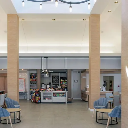 Hilton Garden Inn Plymouth-3