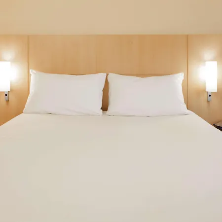 Ibis Cardiff Centre-2