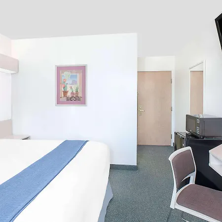 Microtel Inn & Suites By Wyndham Broken Bow-2