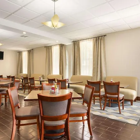 Wyndham Garden Grand Rapids Airport-2
