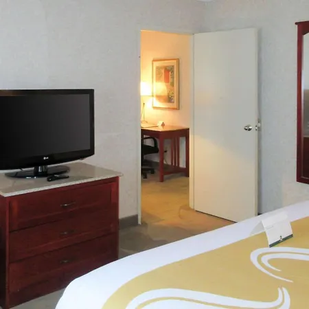 Quality Inn & Suites Albuquerque Midtown - University Area-3