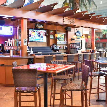 Ramada By Wyndham Sioux Falls Airport - Waterpark Resort & Event Center-2