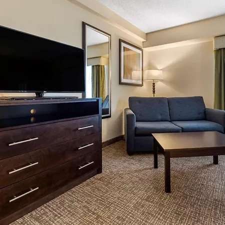 Comfort Inn & Suites Butler-3