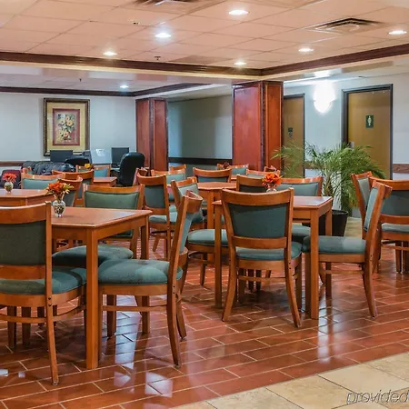 Quality Inn & Suites Detroit Metro Airport-2