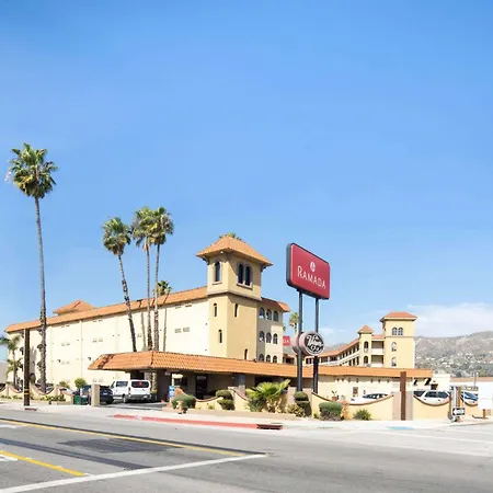 Ramada By Wyndham Burbank Airport-3