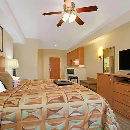 Super 8 By Wyndham Austin/Airport North-2