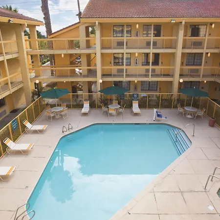 La Quinta Inn & Suites By Wyndham Ventura-3