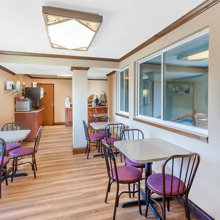 Ramada By Wyndham Mackinaw City Waterfront-2