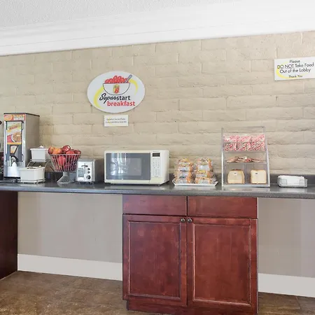 Super 8 By Wyndham Austell/Six Flags-3