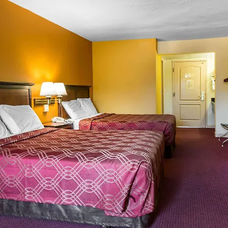 Econo Lodge At Six Flags-3