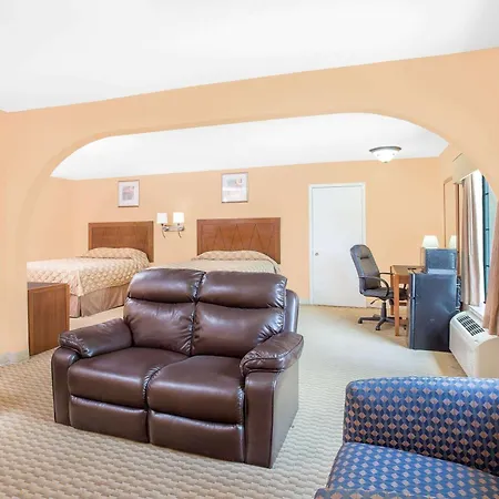 Super 8 By Wyndham San Angelo-3