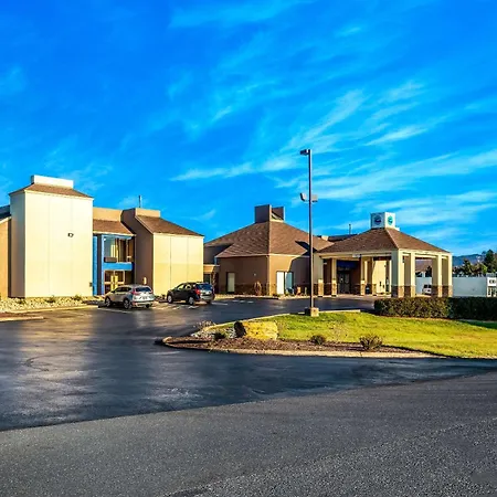 Clarion Pointe Harrisonburg-2
