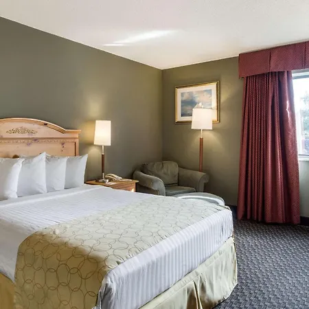 Clarion Hotel Seekonk - Providence-2