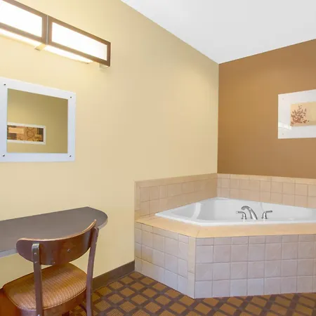 Microtel Inn & Suites By Wyndham Harrisonburg-3