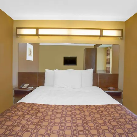 Microtel Inn & Suites By Wyndham Harrisonburg-3