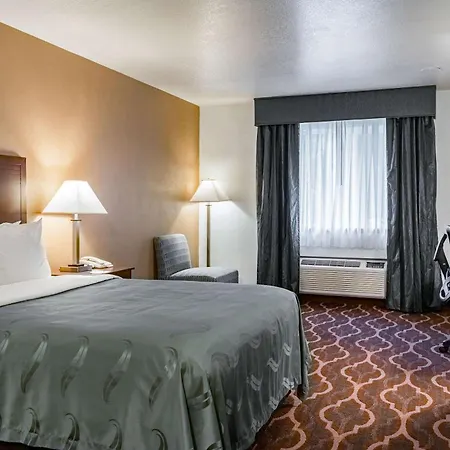 Quality Inn & Suites Vancouver North-2