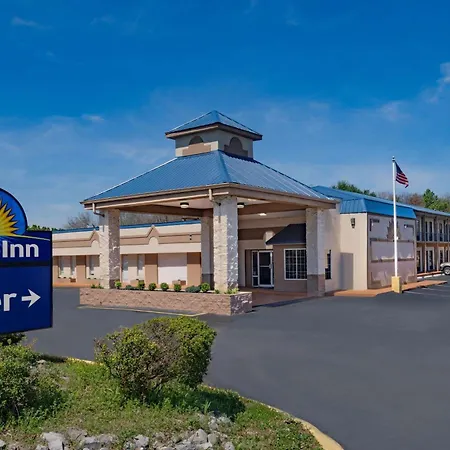 Days Inn By Wyndham Cookeville-3