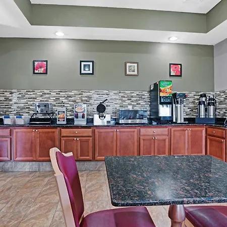 Travelodge By Wyndham Iowa City-2