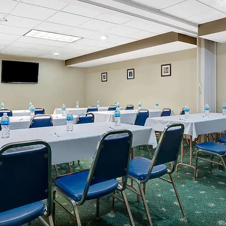 Travelodge By Wyndham Iowa City-3