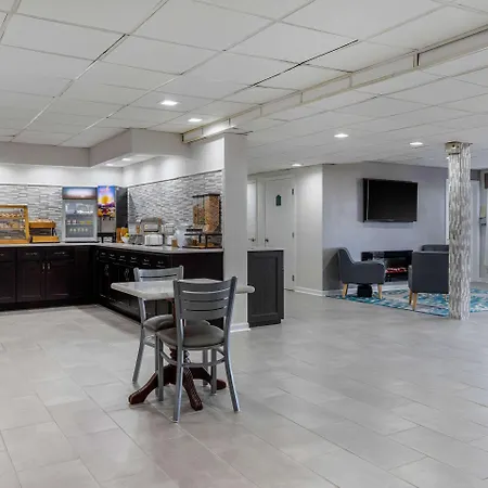 Econo Lodge At The University-2