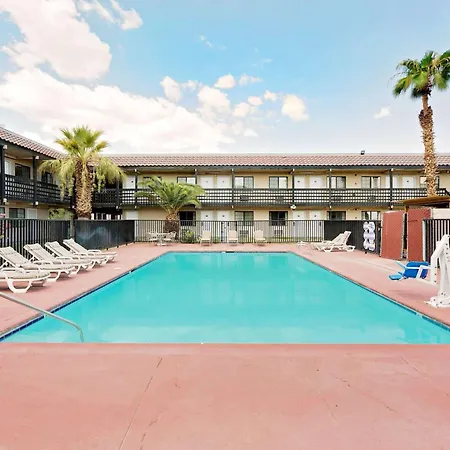 Days Inn & Suites By Wyndham Needles-3