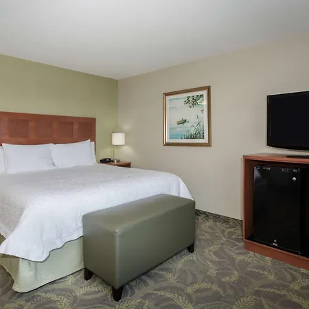 Hampton Inn & Suites Astoria-3