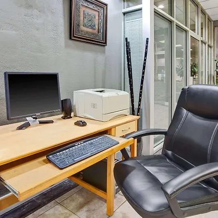 Super 8 By Wyndham Norman-3