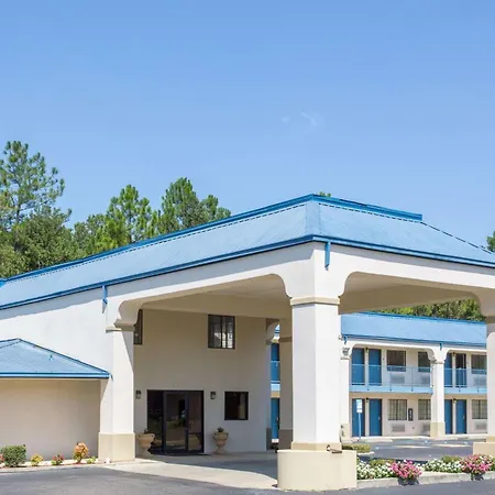 Days Inn By Wyndham Picayune-2