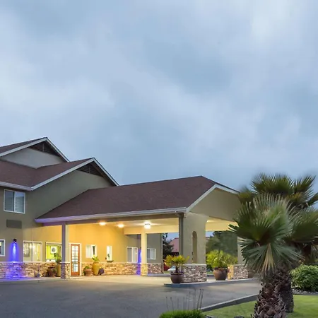 Super 8 By Wyndham Fortuna-3