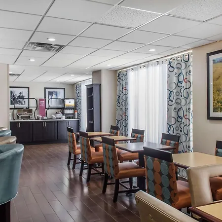 Hampton Inn Douglas-2