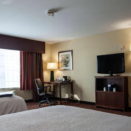 Hampton Inn & Suites Watertown-2