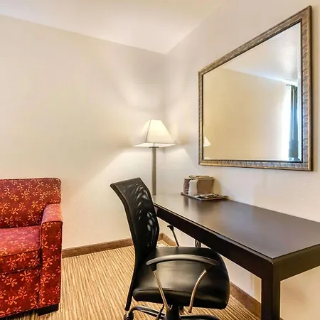 Quality Inn & Suites Limon-3
