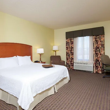 Hampton Inn Macomb-3