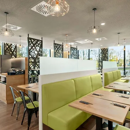 Super 8 By Wyndham Munich City North-2