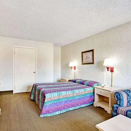 Super 8 By Wyndham Fredericksburg-3