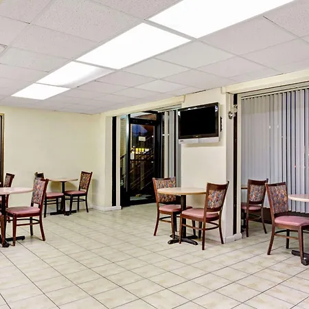 Super 8 By Wyndham Fredericksburg-2