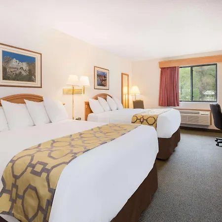 Baymont By Wyndham Hot Springs-3