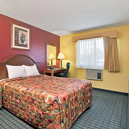 Days Inn By Wyndham Torrington-2