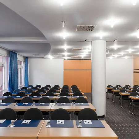 Tryp By Wyndham Halle-2