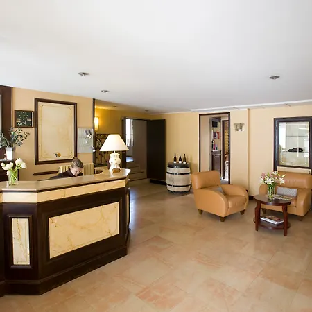 Alfred Hotels Beaune La Madeleine-3