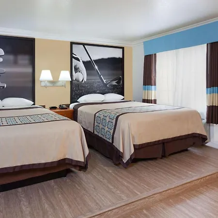 Super 8 By Wyndham Santa Clarita/Valencia-3