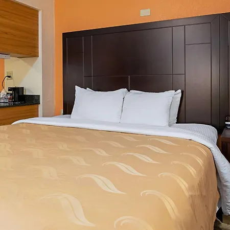 Quality Inn & Suites Robbinsville-3