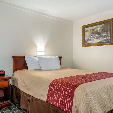 Rodeway Inn Hilliard-3