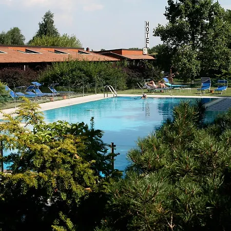 Golf Hotel-3