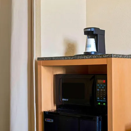 La Quinta Inn & Suites By Wyndham Sunrise-3