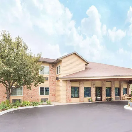 Baymont By Wyndham Muskegon-2