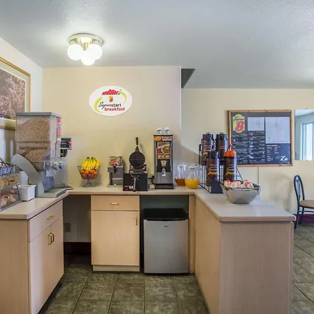 Super 8 By Wyndham Hamilton-3