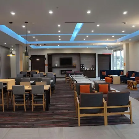 La Quinta Inn & Suites By Wyndham Lewisville-3