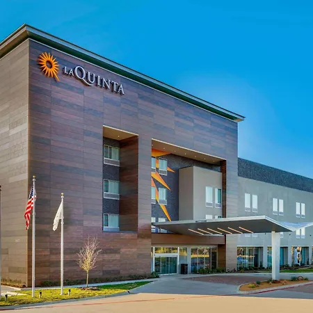 La Quinta Inn & Suites By Wyndham Lewisville-2