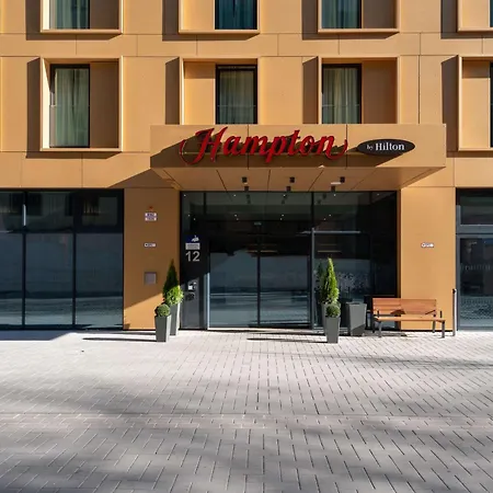 Hampton By Hilton Duesseldorf City Centre-3
